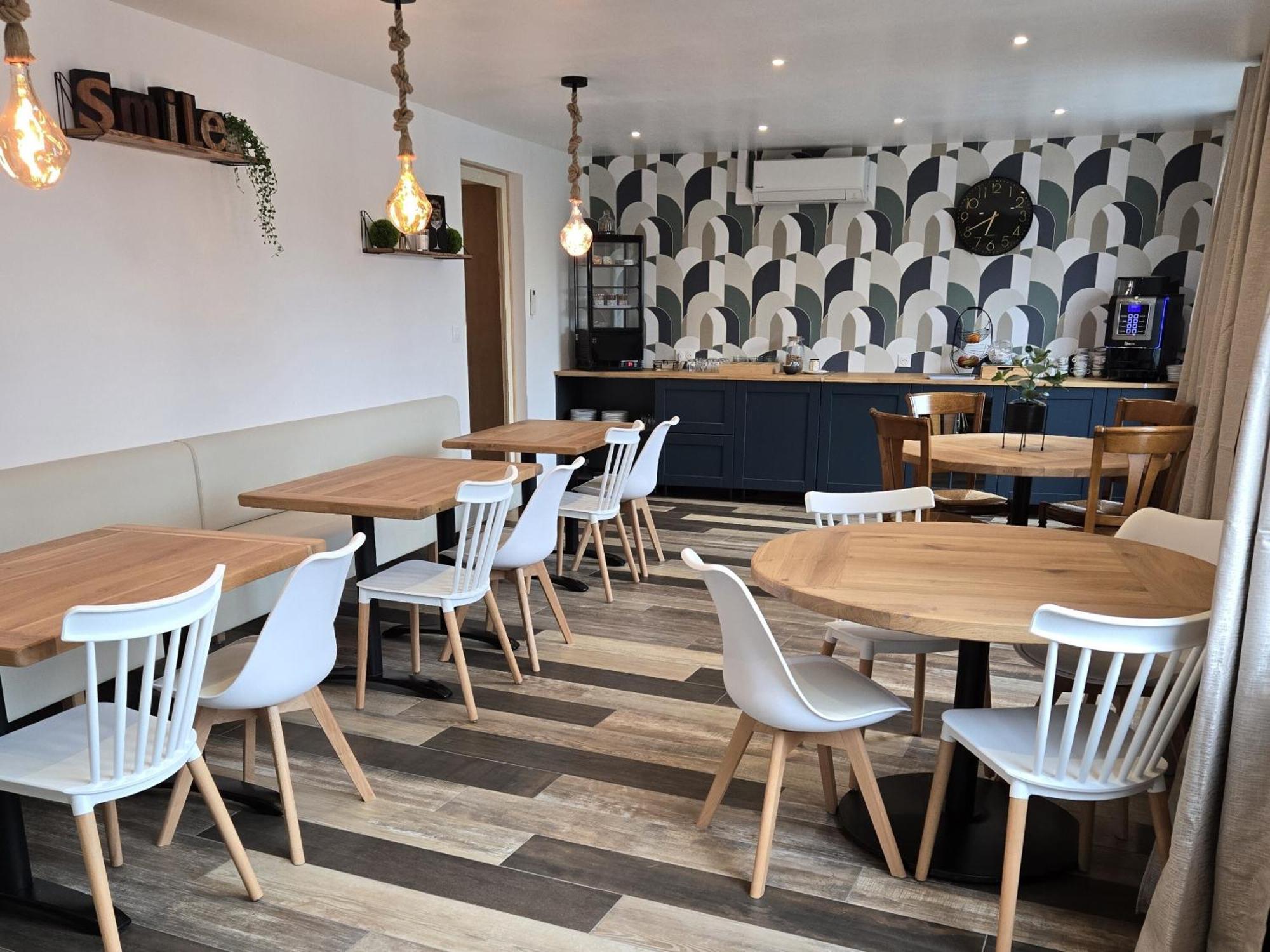 Hotel Le Smile Saint-Vincent-Sterlanges 外观 照片
