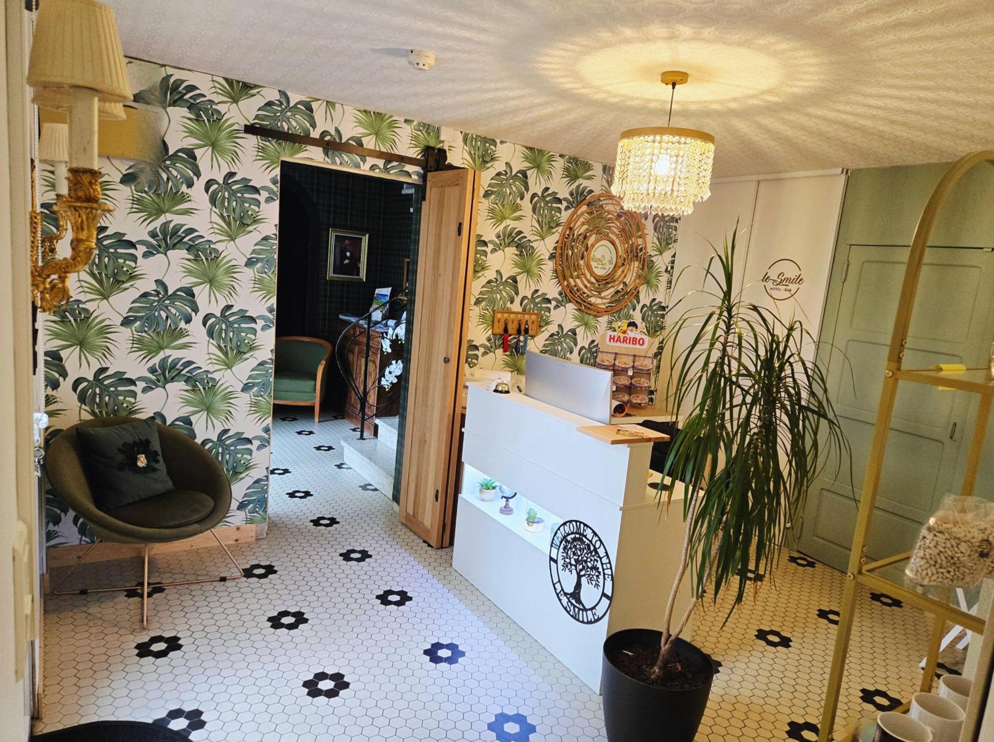 Hotel Le Smile Saint-Vincent-Sterlanges 外观 照片